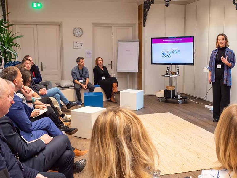 Hannah Postma, Oxford HR Researcher, speaking at Knowledge Festival